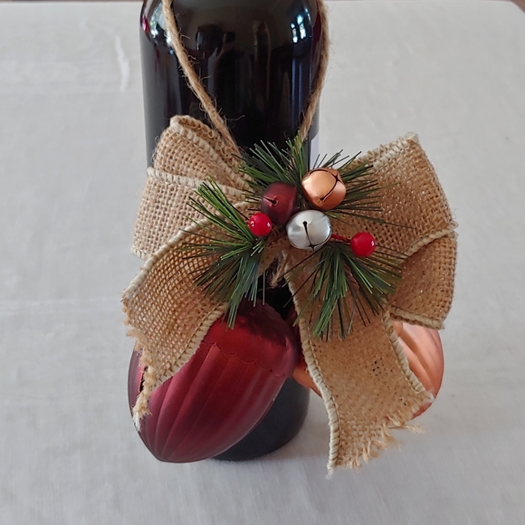 Holiday Acorn Bell - Picture 3 of 7